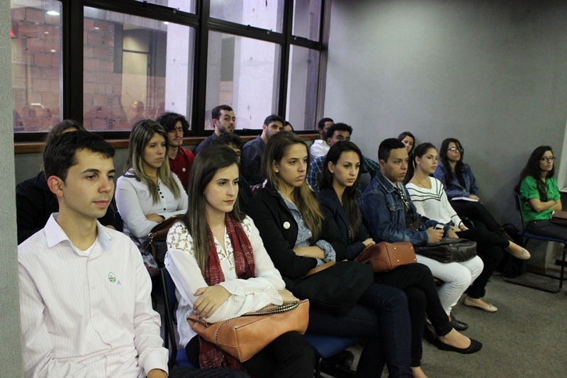 Alunos da Ufla na sessão do Tribunal Pleno do TCEMG (Foto: Karina Camargos Coutinho)